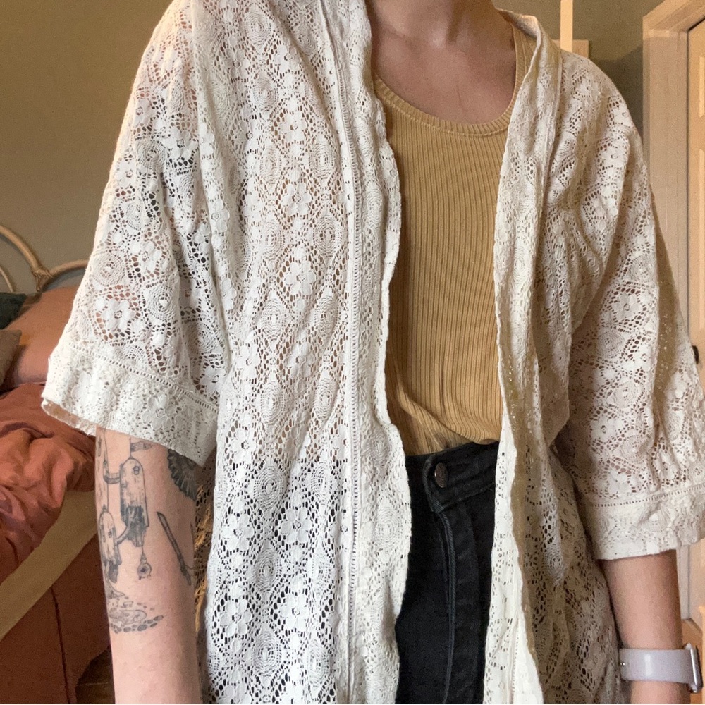Vintage-inspired lace poncho thing